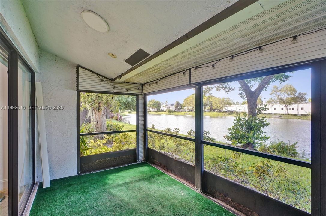 En Venta: $357,900 (2 camas, 2 baños, 1064 Pies cuadrados)