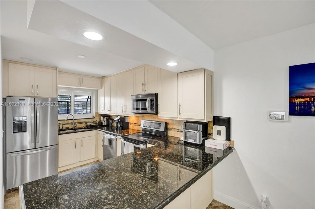 En Venta: $357,900 (2 camas, 2 baños, 1064 Pies cuadrados)