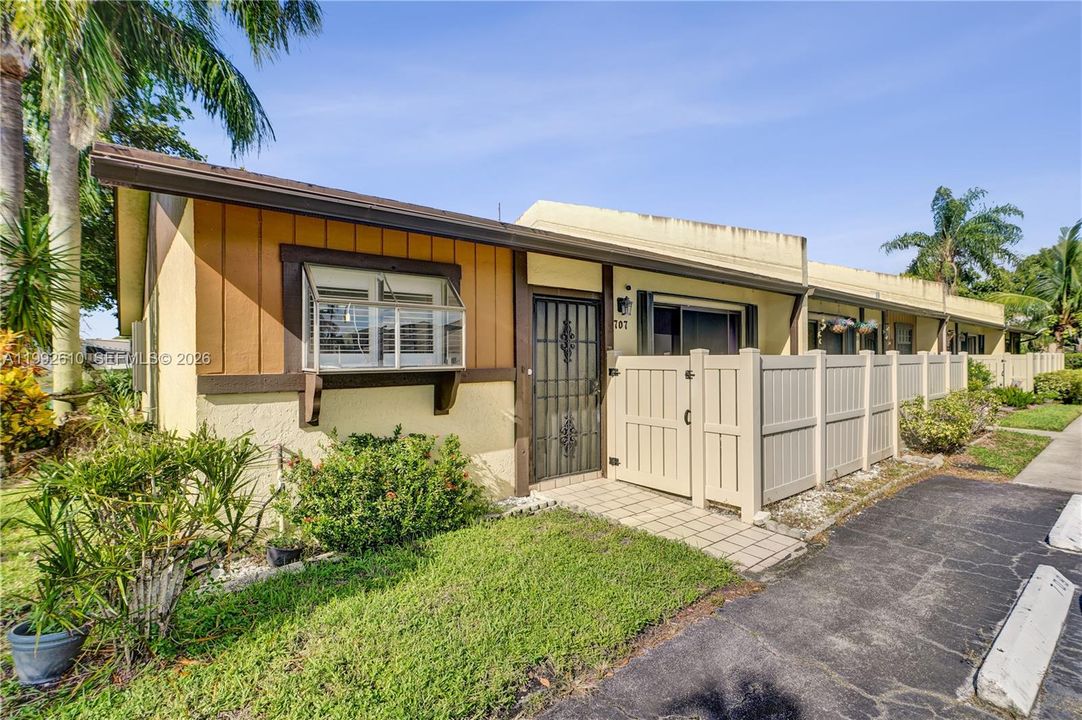 En Venta: $357,900 (2 camas, 2 baños, 1064 Pies cuadrados)