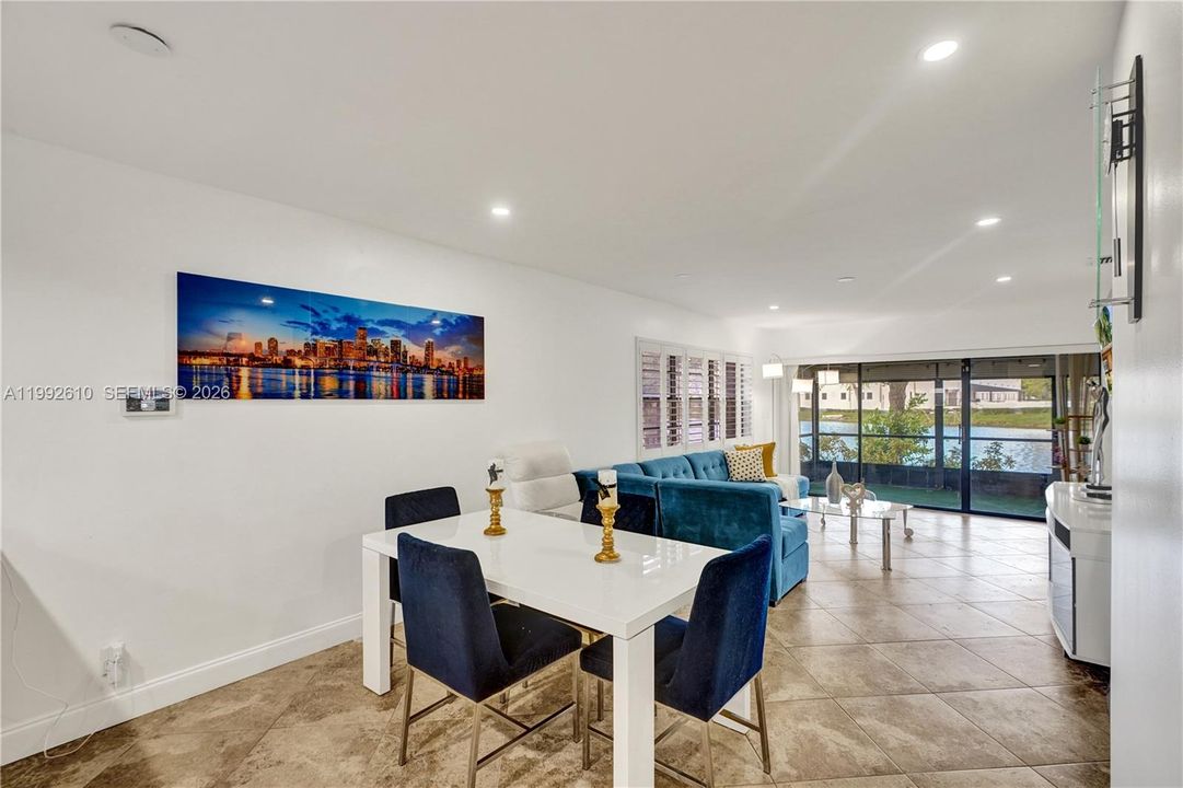 En Venta: $357,900 (2 camas, 2 baños, 1064 Pies cuadrados)