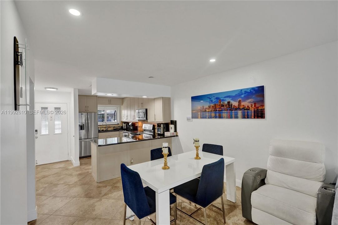 En Venta: $357,900 (2 camas, 2 baños, 1064 Pies cuadrados)