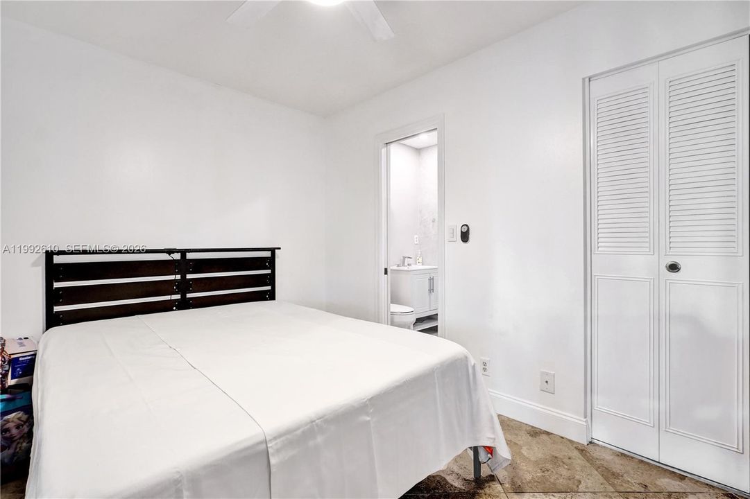 En Venta: $357,900 (2 camas, 2 baños, 1064 Pies cuadrados)