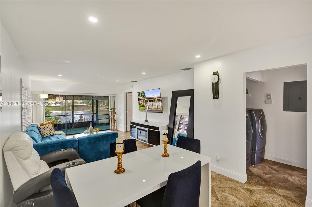 En Venta: $357,900 (2 camas, 2 baños, 1064 Pies cuadrados)