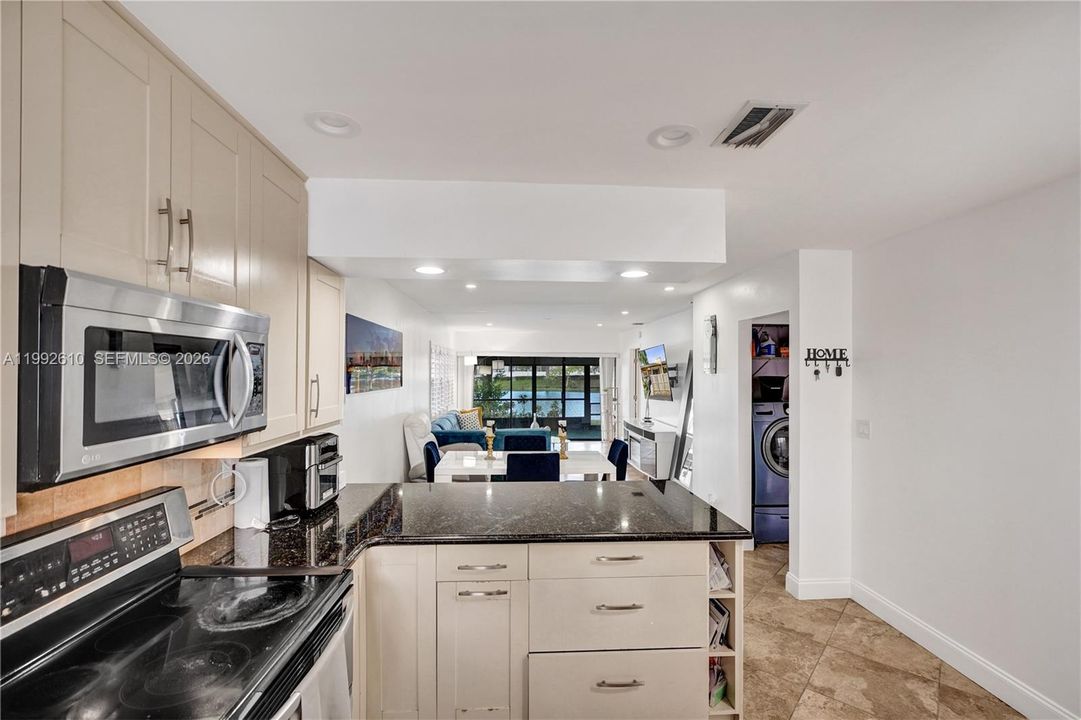 En Venta: $357,900 (2 camas, 2 baños, 1064 Pies cuadrados)