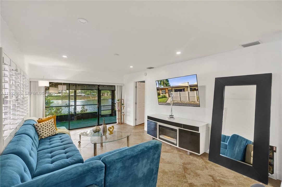 En Venta: $357,900 (2 camas, 2 baños, 1064 Pies cuadrados)