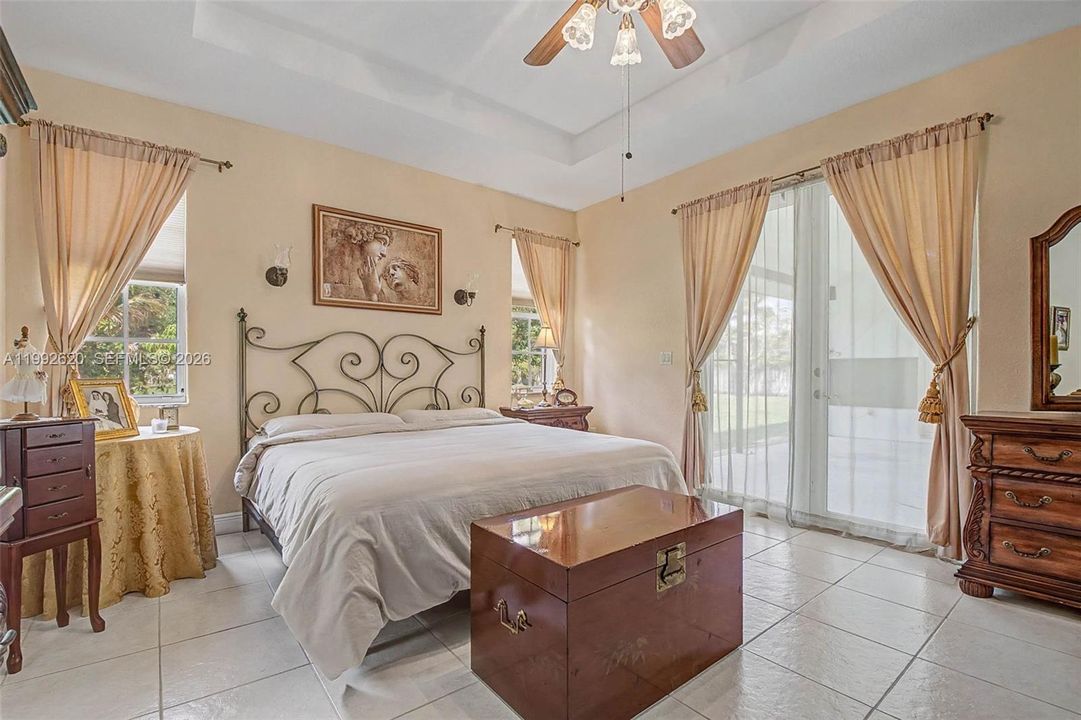 Недавно продано: $965,000 (4 спален, 3 ванн, 2805 Квадратных фут)