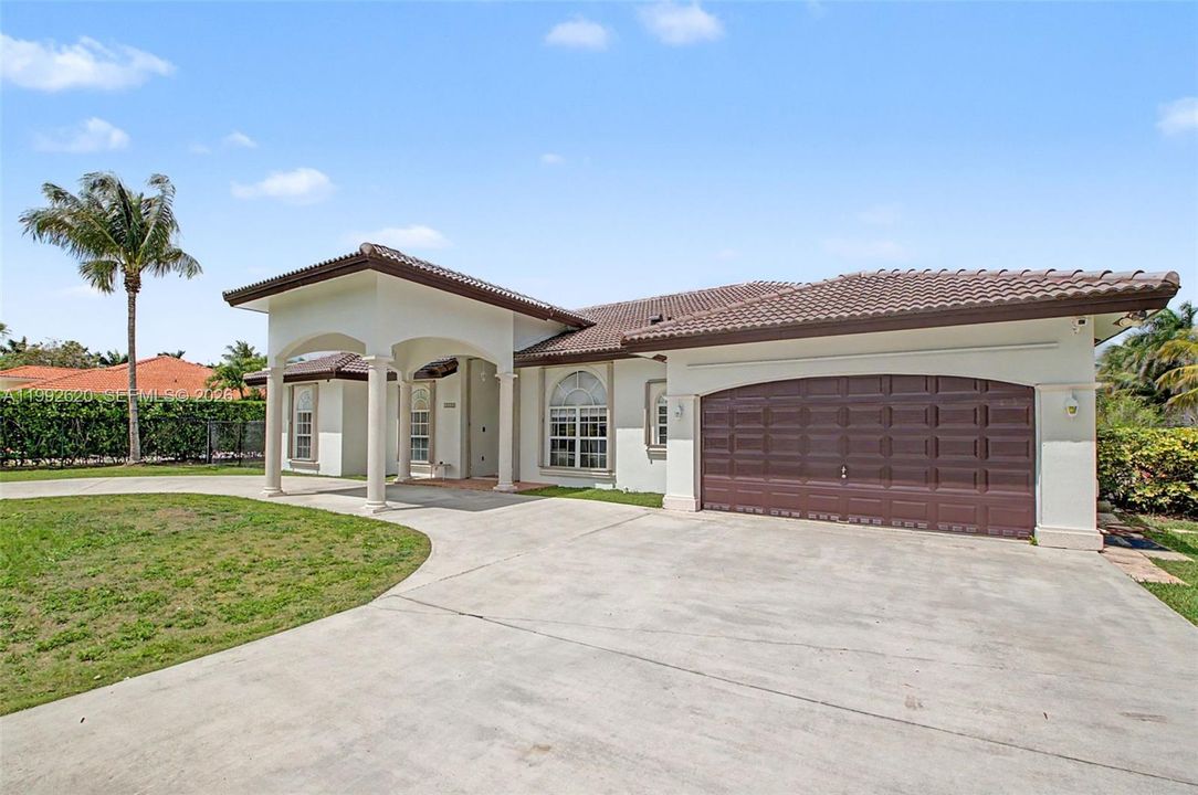 Недавно продано: $965,000 (4 спален, 3 ванн, 2805 Квадратных фут)