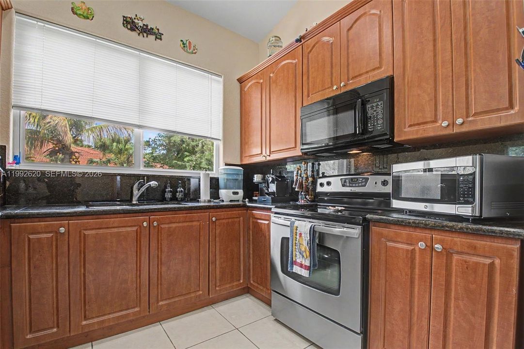 Недавно продано: $965,000 (4 спален, 3 ванн, 2805 Квадратных фут)