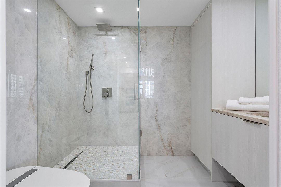 047-3100 N Ocean Blvd #1501_058