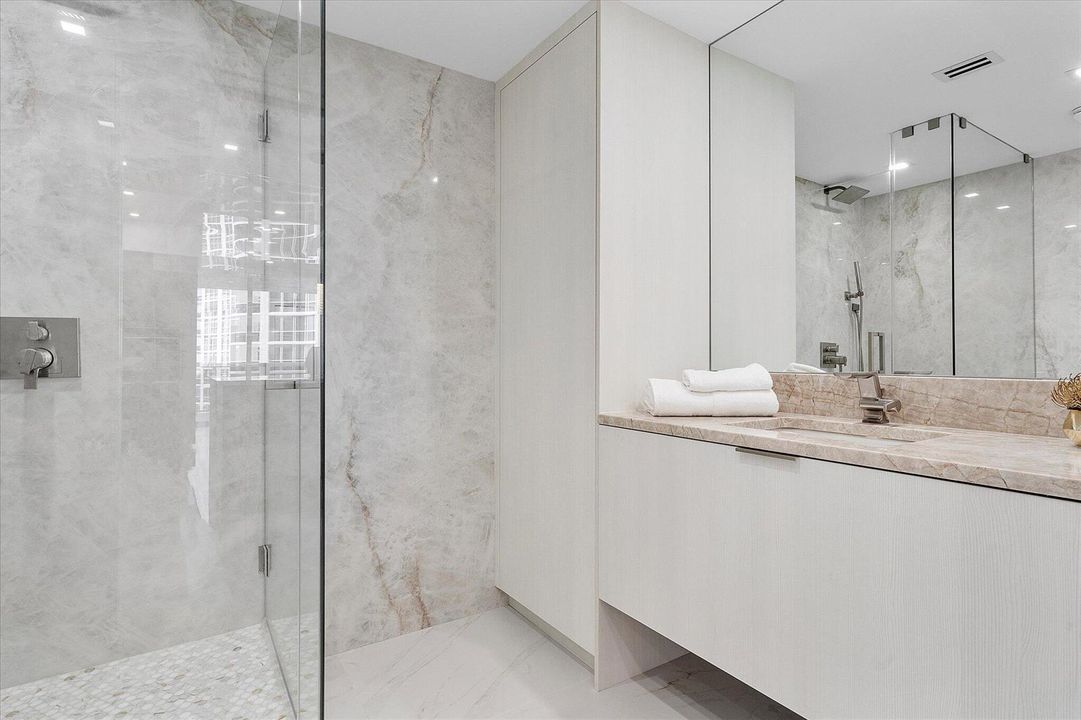 046-3100 N Ocean Blvd #1501_059