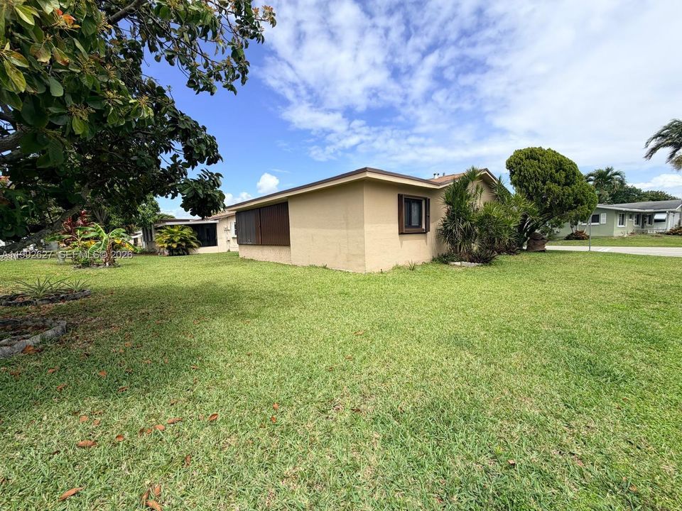 Vendido Recientemente: $255,000 (2 camas, 1 baños, 806 Pies cuadrados)