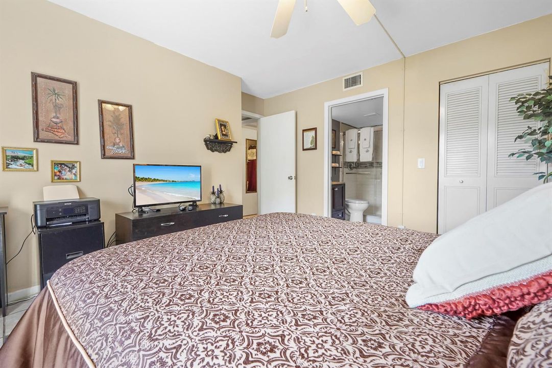 19 Bedroom 02