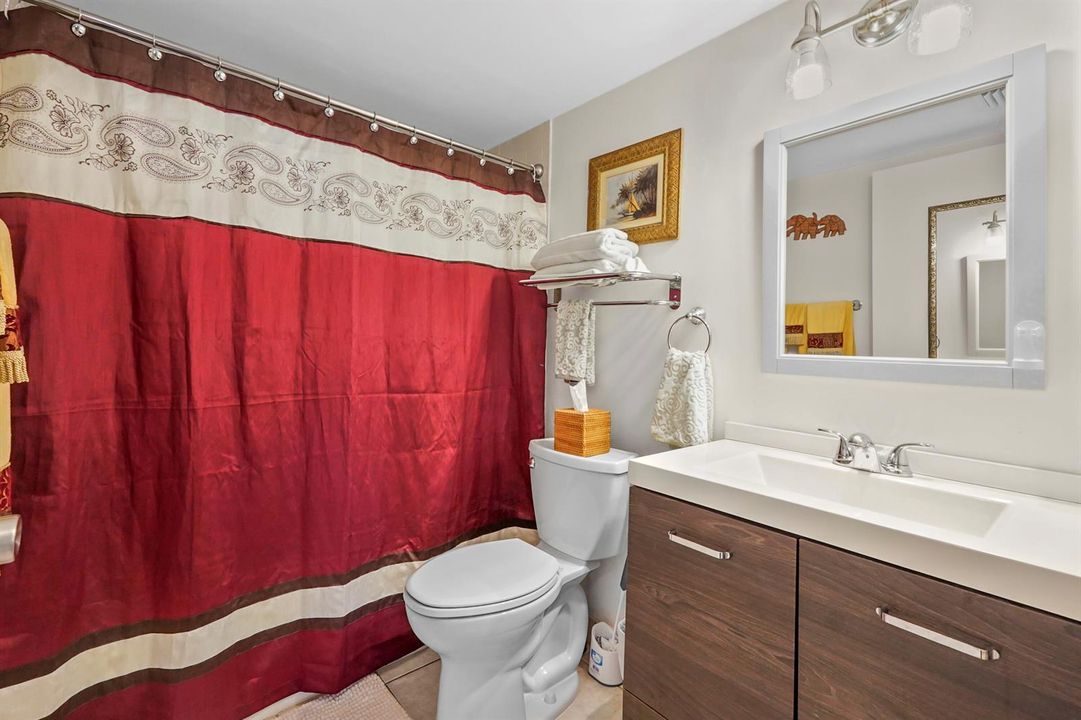 17 Bathroom 01
