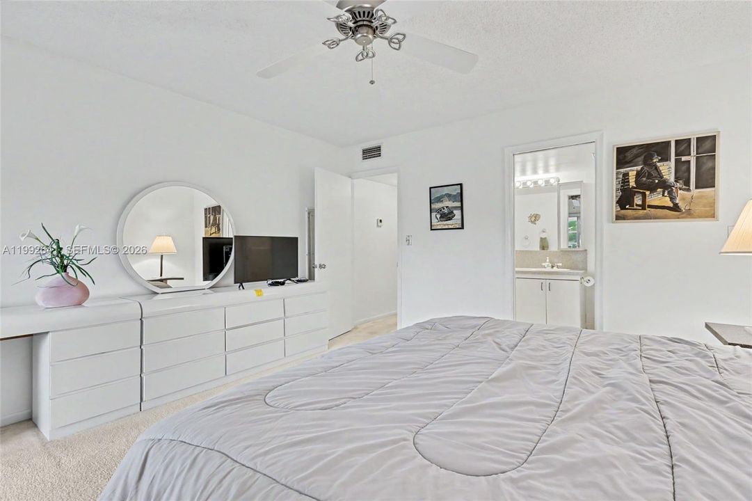 На продажу: $124,000 (2 спален, 2 ванн, 1156 Квадратных фут)