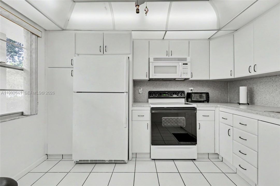На продажу: $124,000 (2 спален, 2 ванн, 1156 Квадратных фут)