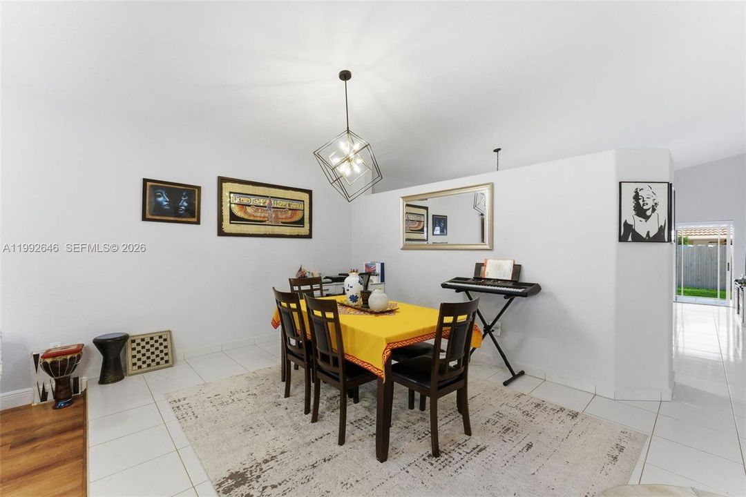 For Sale: $710,000 (3 beds, 2 baths, 1878 Square Feet)