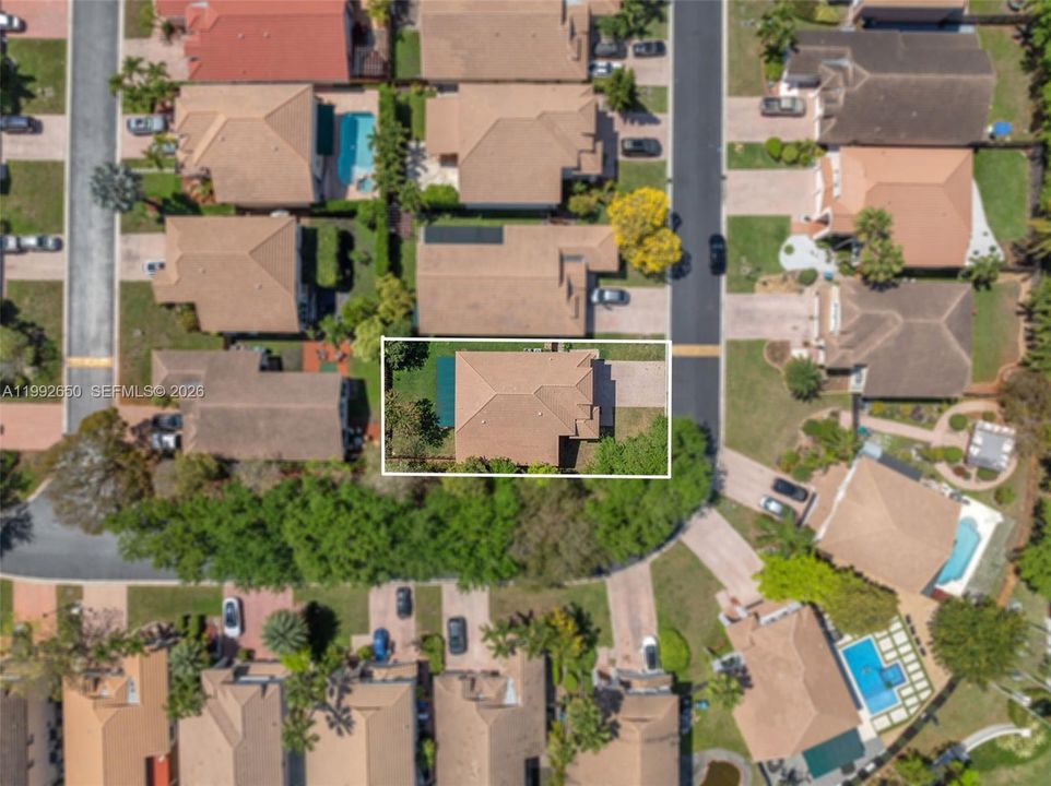 Vendido Recientemente: $939,999 (4 camas, 3 baños, 2400 Pies cuadrados)