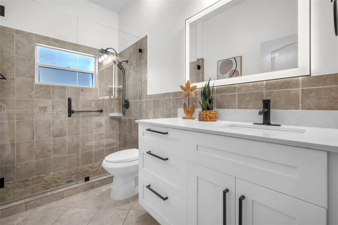 Vendido Recientemente: $939,999 (4 camas, 3 baños, 2400 Pies cuadrados)
