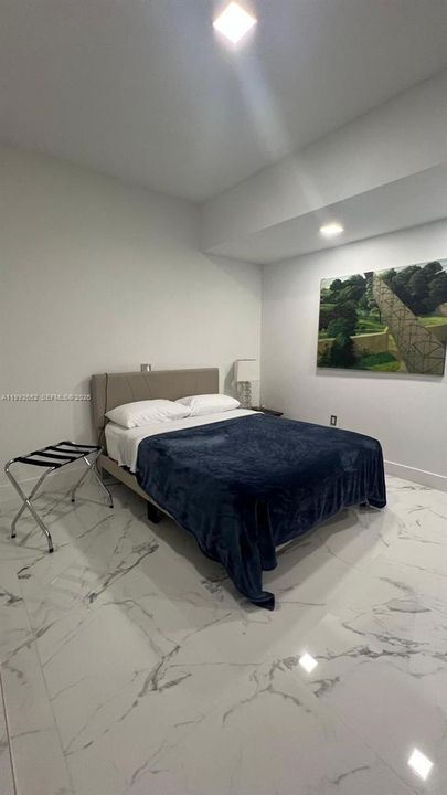 For Rent: $1,450 (0 beds, 1 baths, 1972 Square Feet)