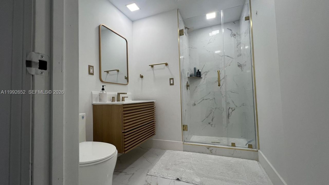 For Rent: $1,450 (0 beds, 1 baths, 1972 Square Feet)