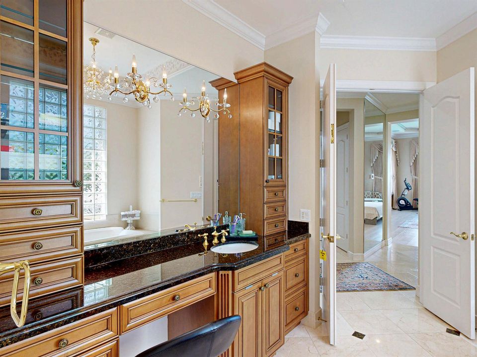 Master Vanity
