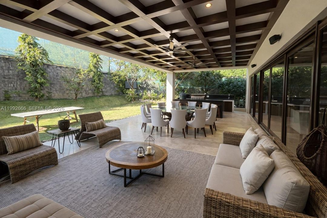 For Sale: $1,495,000 (4 beds, 5 baths, 7685 Square Feet)