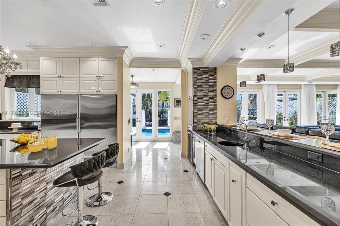 En Renta: $45,000 (6 camas, 5 baños, 7500 Pies cuadrados)