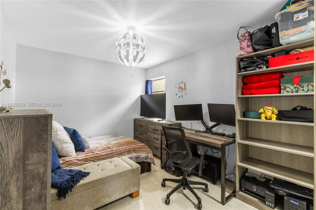 На продажу: $349,900 (4 спален, 2 ванн, 1616 Квадратных фут)