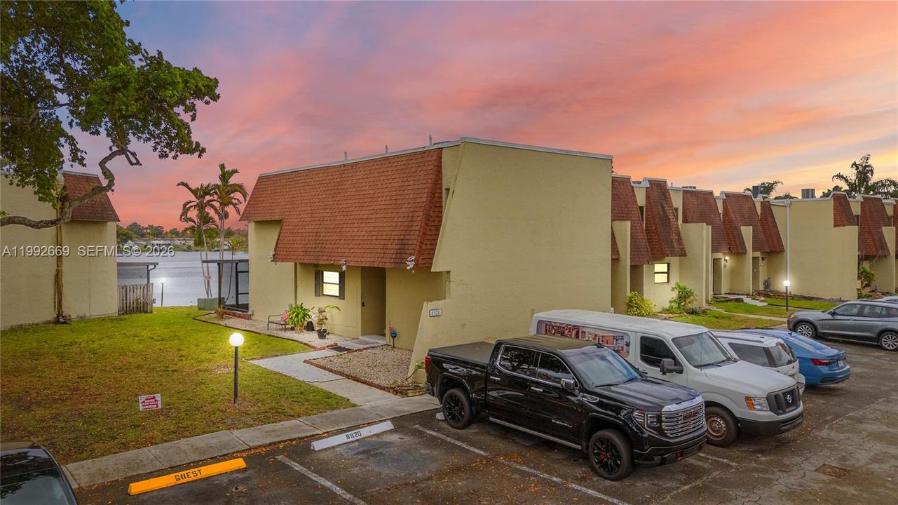 На продажу: $349,900 (4 спален, 2 ванн, 1616 Квадратных фут)