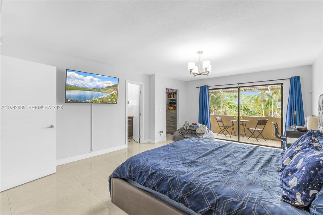 На продажу: $349,900 (4 спален, 2 ванн, 1616 Квадратных фут)