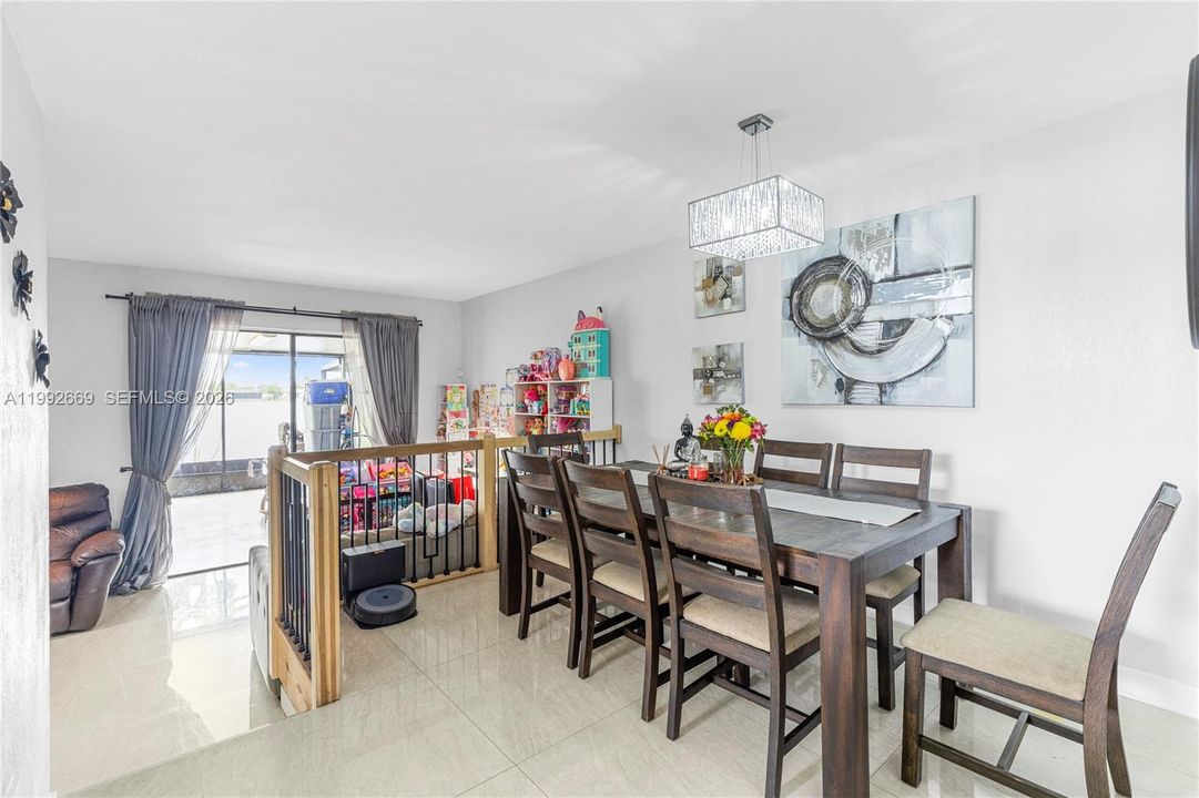 На продажу: $349,900 (4 спален, 2 ванн, 1616 Квадратных фут)