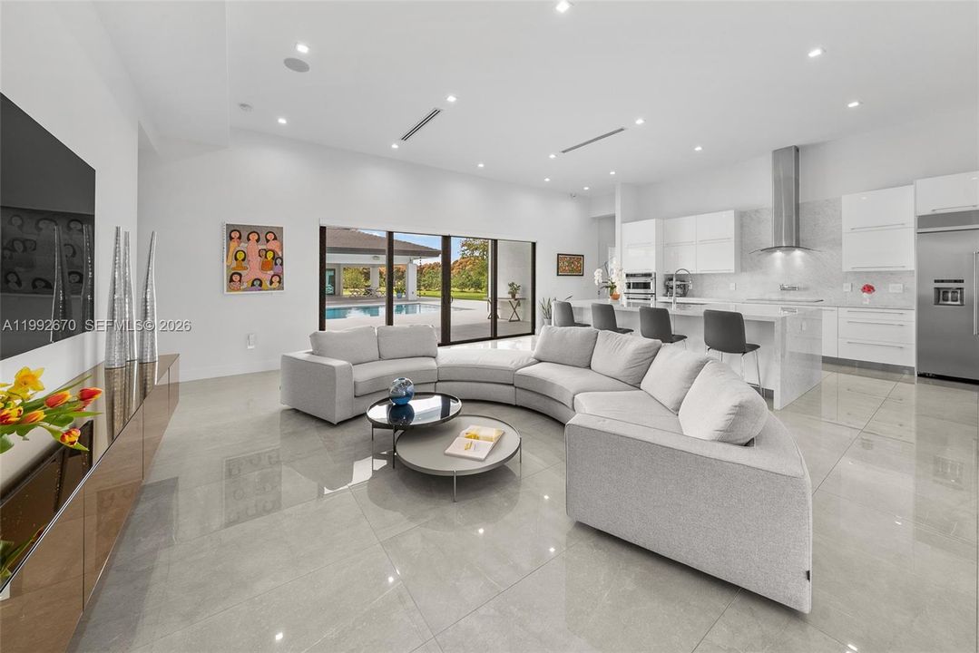 En Venta: $4,500,000 (4 camas, 5 baños, 3648 Pies cuadrados)