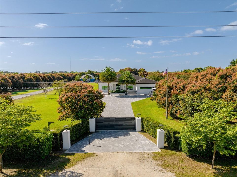 En Venta: $4,500,000 (4 camas, 5 baños, 3648 Pies cuadrados)