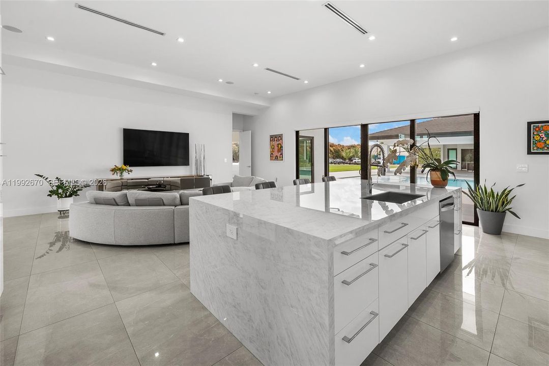En Venta: $4,500,000 (4 camas, 5 baños, 3648 Pies cuadrados)