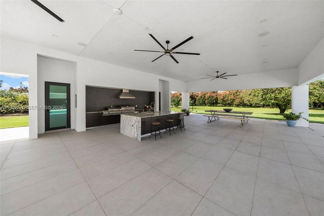 En Venta: $4,500,000 (4 camas, 5 baños, 3648 Pies cuadrados)