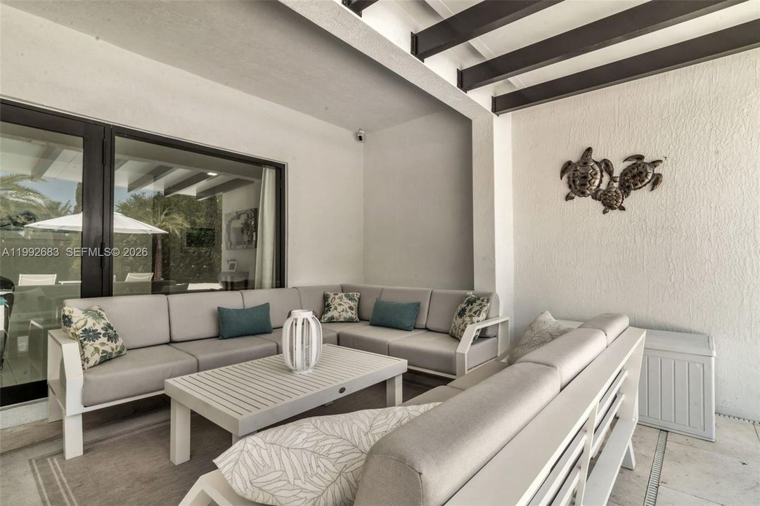 Activo con contrato: $1,200,000 (4 camas, 3 baños, 2378 Pies cuadrados)