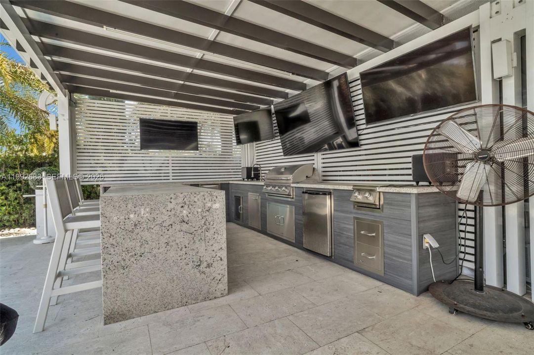 Activo con contrato: $1,200,000 (4 camas, 3 baños, 2378 Pies cuadrados)