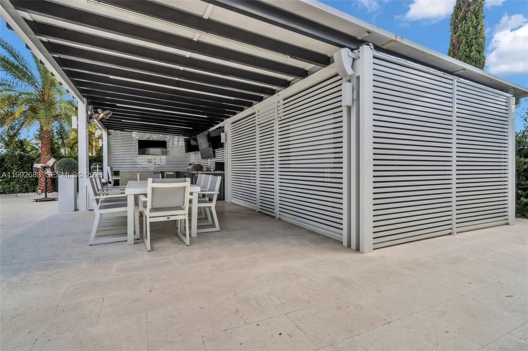 Activo con contrato: $1,200,000 (4 camas, 3 baños, 2378 Pies cuadrados)