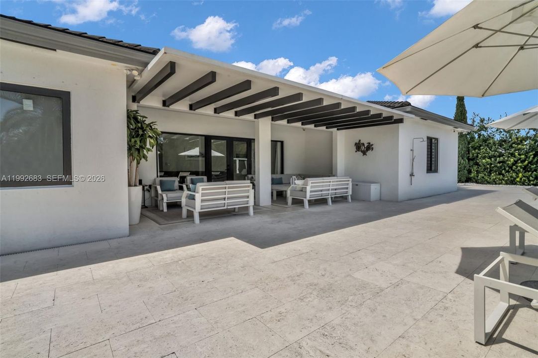 Activo con contrato: $1,200,000 (4 camas, 3 baños, 2378 Pies cuadrados)