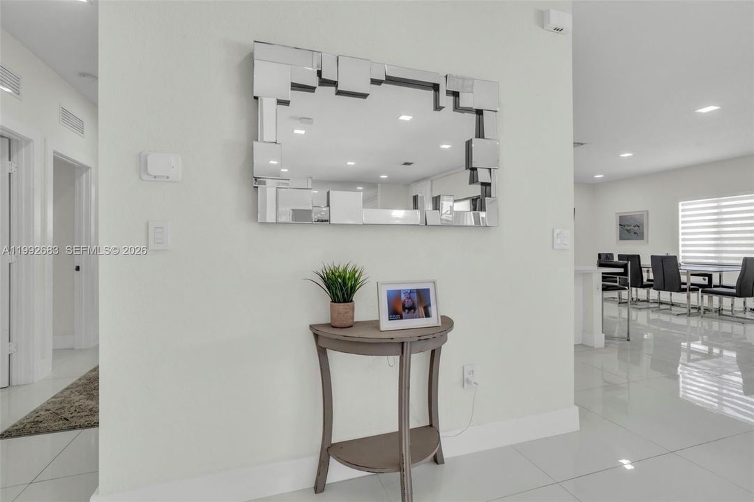 Activo con contrato: $1,200,000 (4 camas, 3 baños, 2378 Pies cuadrados)