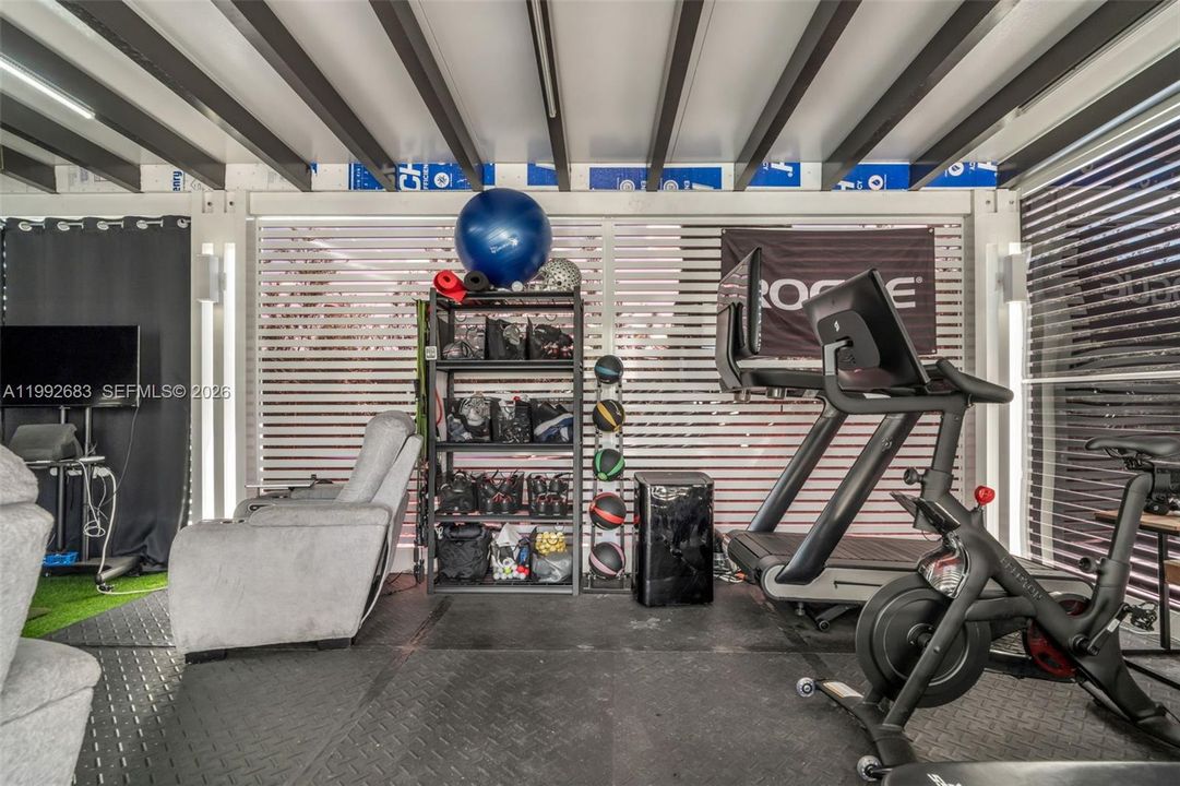Activo con contrato: $1,200,000 (4 camas, 3 baños, 2378 Pies cuadrados)