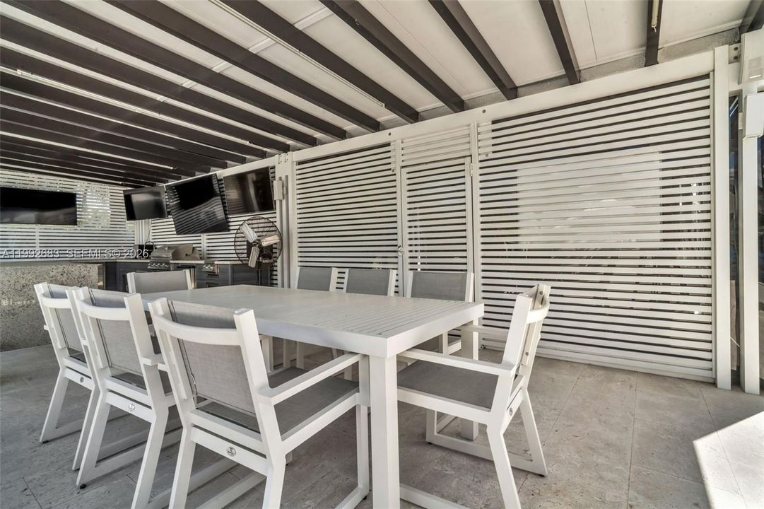 Activo con contrato: $1,200,000 (4 camas, 3 baños, 2378 Pies cuadrados)