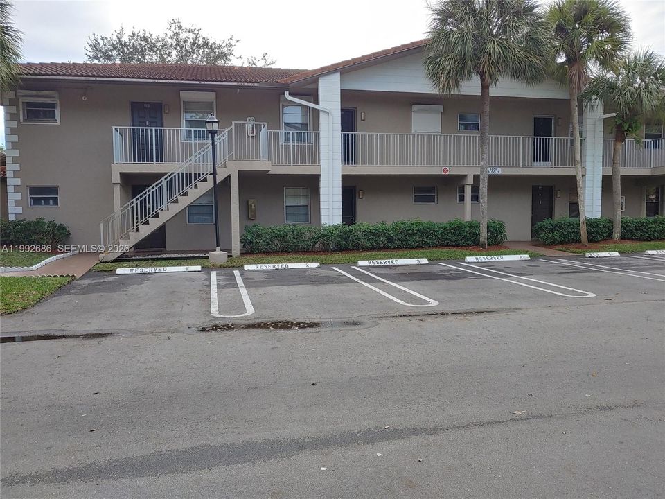 Active With Contract: $155,000 (1 beds, 1 baths, 620 Square Feet)
