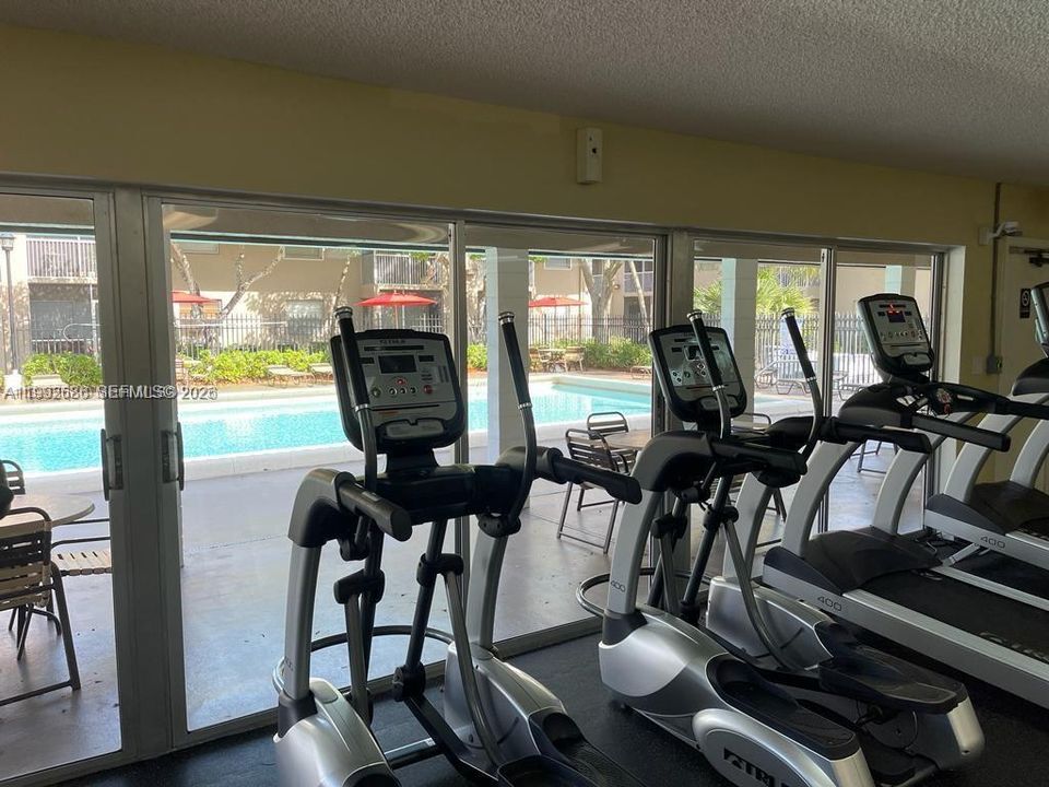 Active With Contract: $155,000 (1 beds, 1 baths, 620 Square Feet)