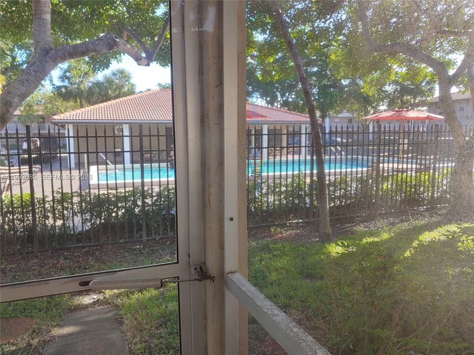 Active With Contract: $155,000 (1 beds, 1 baths, 620 Square Feet)