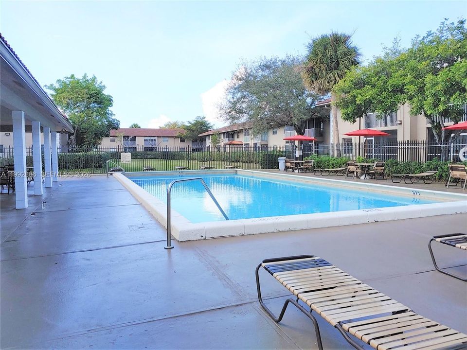 Active With Contract: $155,000 (1 beds, 1 baths, 620 Square Feet)