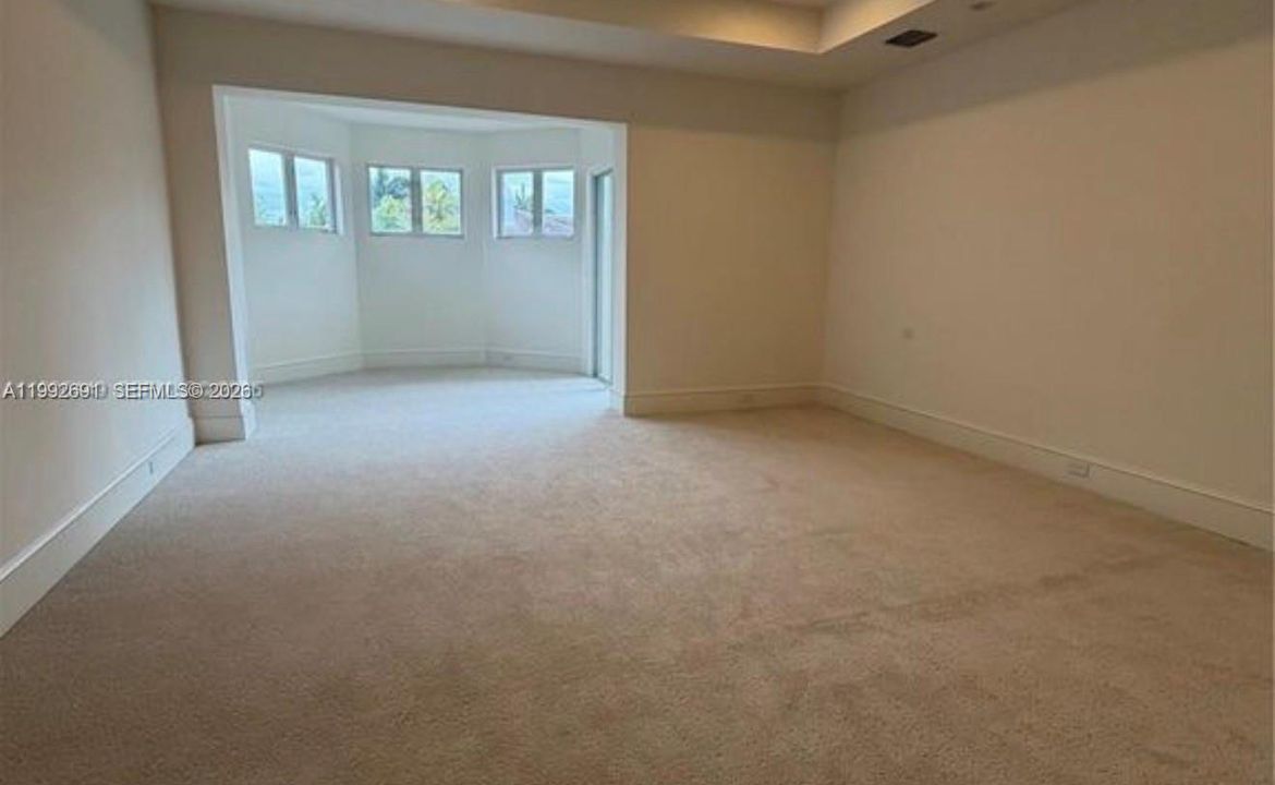 В аренду: $29,900 (5 спален, 7 ванн, 5783 Квадратных фут)