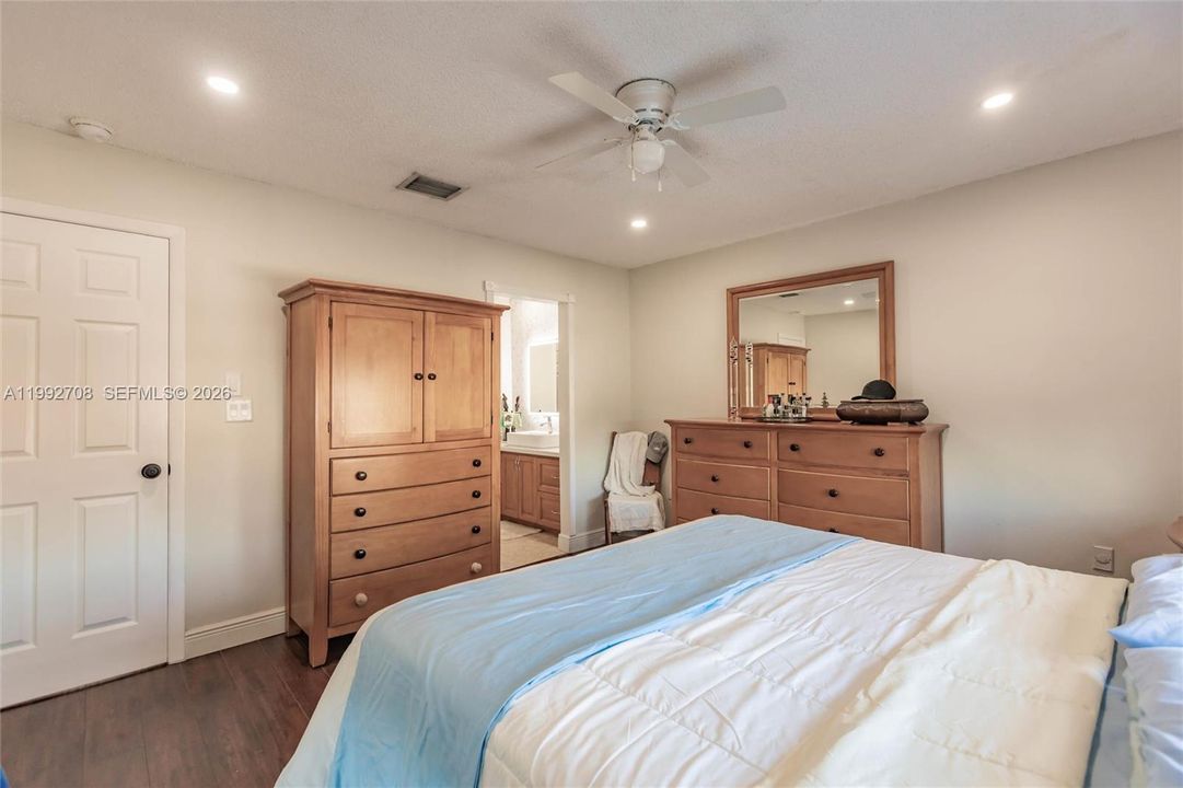 На продажу: $750,000 (4 спален, 3 ванн, 2150 Квадратных фут)