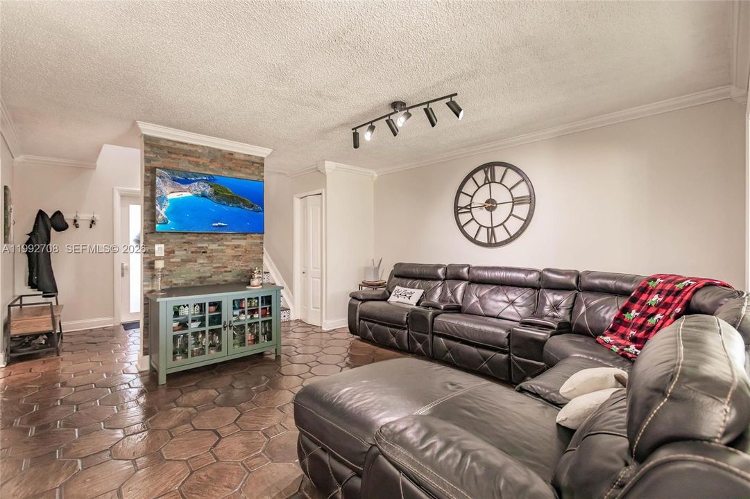 На продажу: $750,000 (4 спален, 3 ванн, 2150 Квадратных фут)