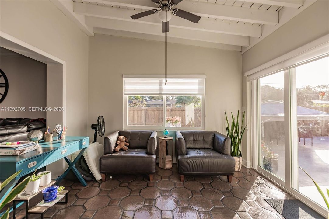 На продажу: $750,000 (4 спален, 3 ванн, 2150 Квадратных фут)